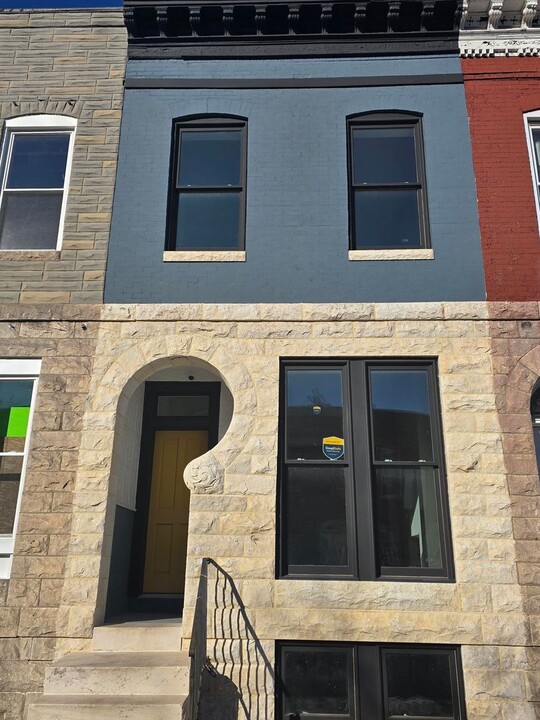 1744 E Oliver St in Baltimore, MD - Building Photo