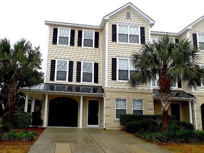 property at 2928 Woodland Park Dr