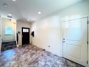 2716 Halcyon Dr in Austin, TX - Building Photo - Building Photo