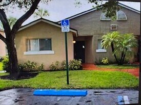 1007 Lake Terry Dr in West Palm Beach, FL - Building Photo