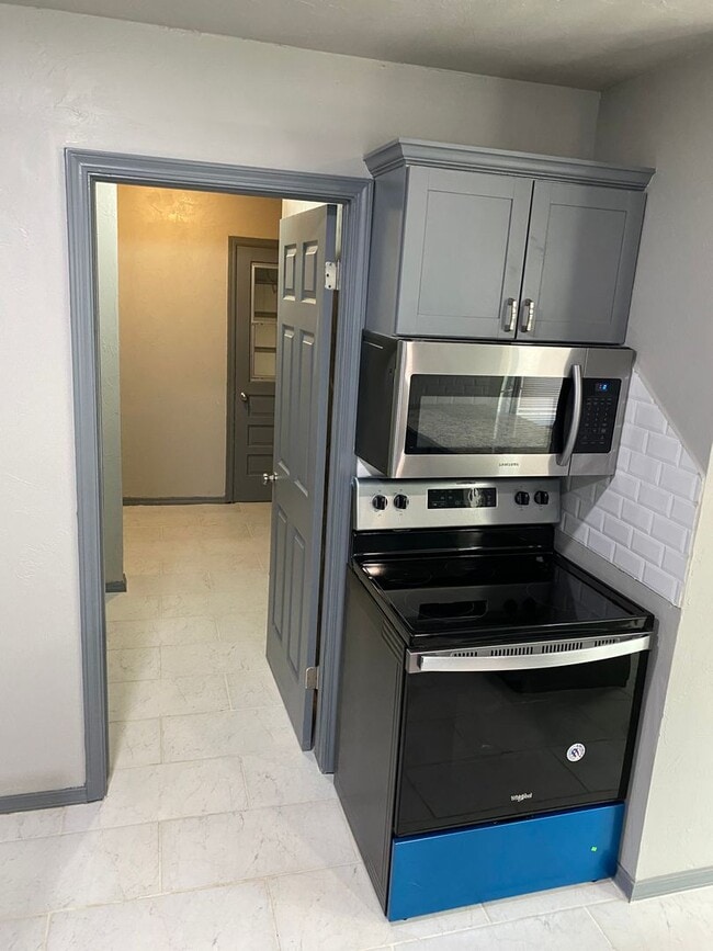 10714 E 27th St S in Tulsa, OK - Building Photo - Building Photo