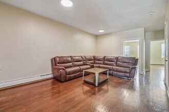 101 1/2 Ocean Ave in Jersey City, NJ - Building Photo - Building Photo