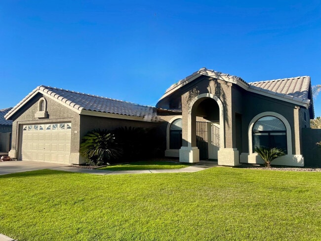 property at 2422 E Remington Pl