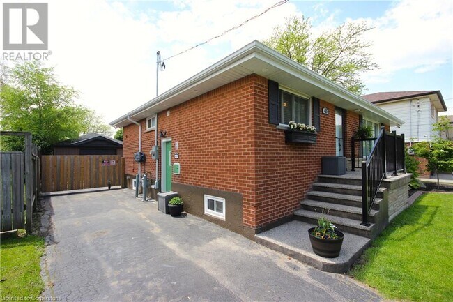 48 Carmen Ave in Hamilton, ON - Building Photo - Building Photo