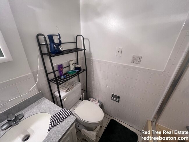 12 Dean Rd, Unit GA in Brookline, MA - Building Photo - Building Photo