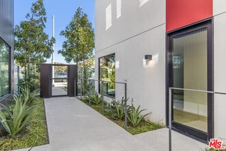 2019 Barry Ave in Los Angeles, CA - Building Photo - Building Photo