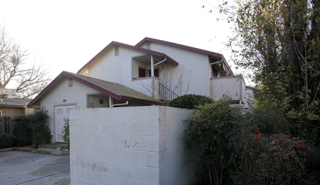 548 California St in Woodland, CA - Foto de edificio - Building Photo