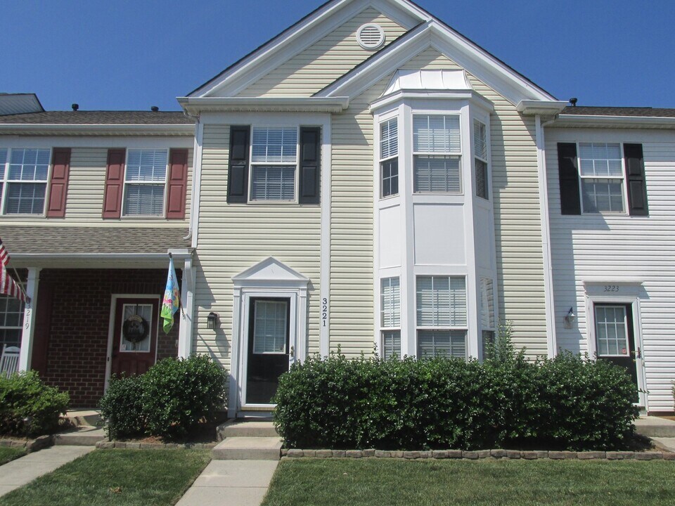 3221 Mannington Dr in Charlotte, NC - Building Photo