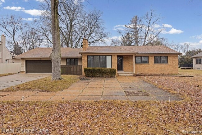 2360 Pine View Dr in West Bloomfield Township, MI - Building Photo - Building Photo