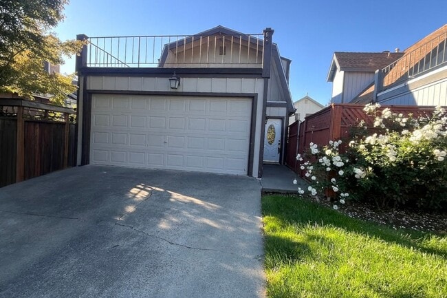 3130 Lillard Dr in Davis, CA - Building Photo - Building Photo