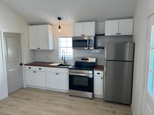 210 H Pickens Rd in Onalaska, TX - Building Photo - Building Photo