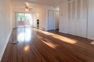 2906 Brinkey Way in Louisville, KY - Building Photo