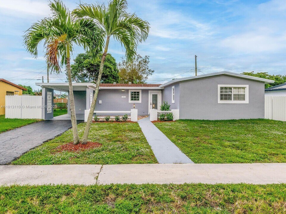 611 SW 64th Way in Pembroke Pines, FL - Building Photo