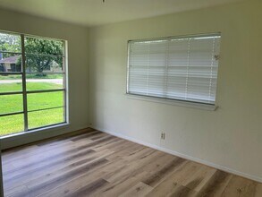 305 Avenue F in Brazoria, TX - Building Photo - Building Photo