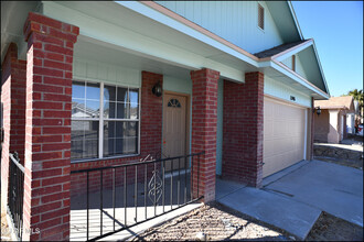 12496 Sombra Fuerte Dr in El Paso, TX - Foto de edificio - Building Photo