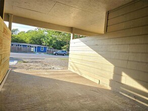5201 Downs Dr in Austin, TX - Building Photo - Building Photo