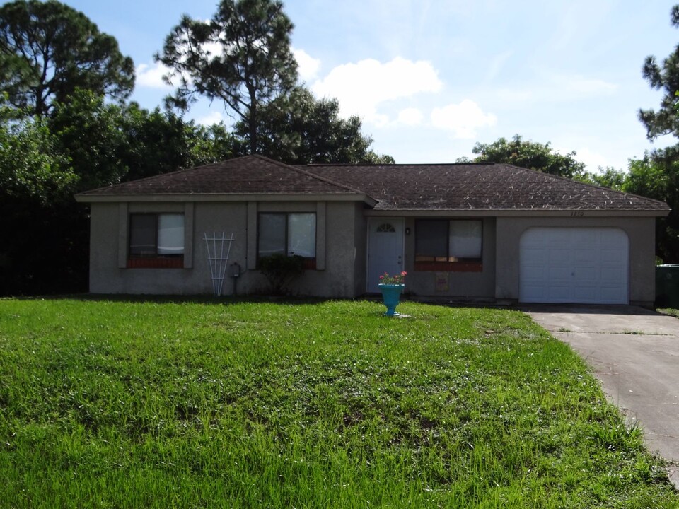 1250 Autumn St in Port Charlotte, FL - Building Photo