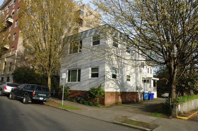 2131 NW Davis St in Portland, OR - Building Photo - Building Photo