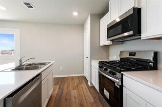 5557 Corduroy Rd in Krum, TX - Building Photo - Building Photo