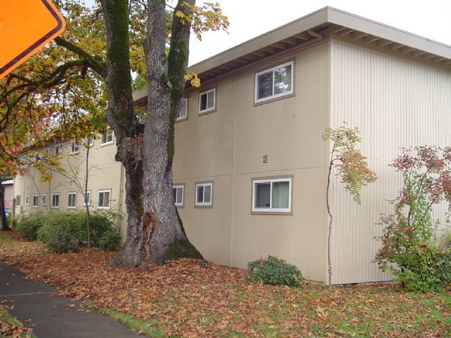 712 4th St in Springfield, OR - Building Photo - Building Photo