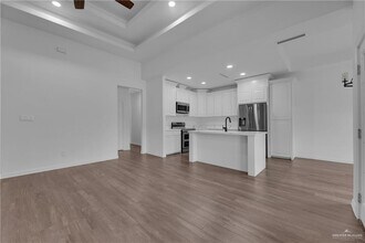 4000 W Hackberry Ave in McAllen, TX - Building Photo - Building Photo