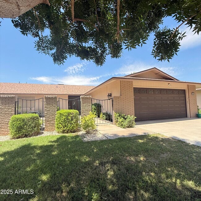 17606 N 105th Ave in Sun City, AZ - Building Photo - Building Photo