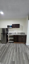 713 5th St, Unit #4 Studio in Mukilteo, WA - Building Photo - Building Photo