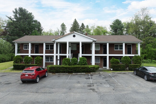 1037 Aquetuck Rd in Ravena, NY - Building Photo - Building Photo