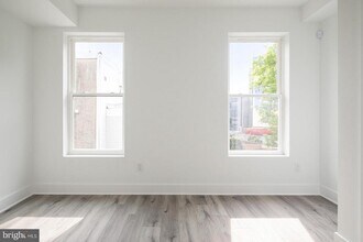 2032 E Susquehanna Ave in Philadelphia, PA - Building Photo - Building Photo