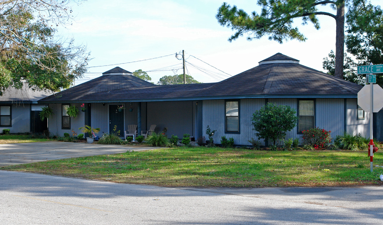 1300-1304 Grace Ave in Panama City, FL - Building Photo