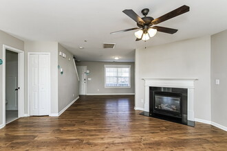 1917 Slumber Oaks Ct in Huntersville, NC - Building Photo - Building Photo