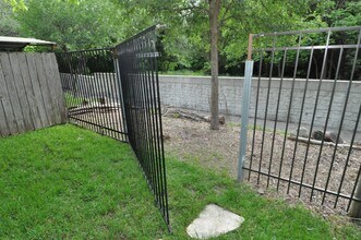 13405 Saddlebrook Trail, Unit #B in Austin, TX - Foto de edificio - Building Photo
