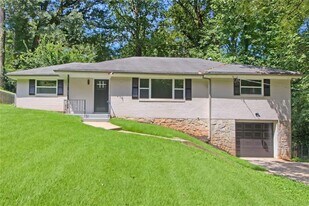 2926 Monterey Dr in Decatur, GA - Building Photo