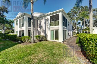 5613 Sheffield Greene Cir in Sarasota, FL - Building Photo