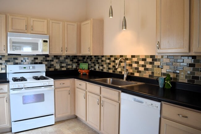 354 Birchwood Crossing Ln in Maryland Heights, MO - Building Photo - Building Photo