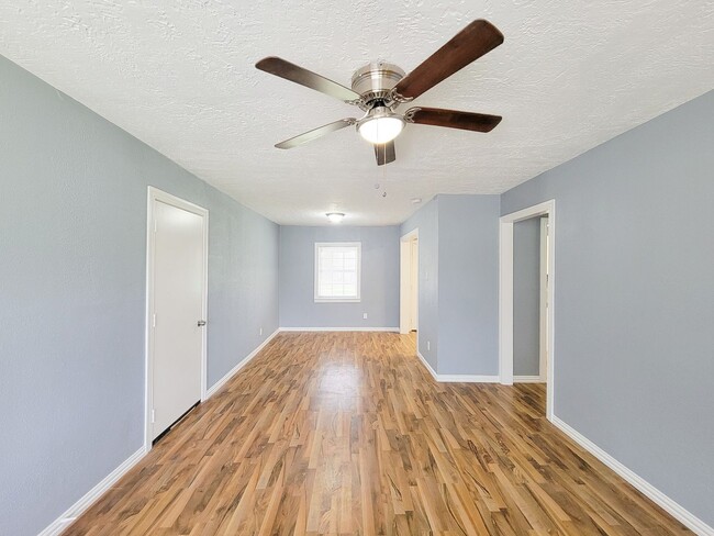910 Sunset Dr in Pasadena, TX - Foto de edificio - Building Photo