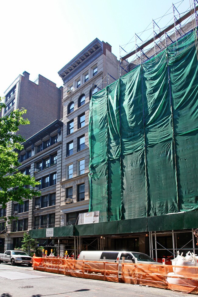 42 W 15th St