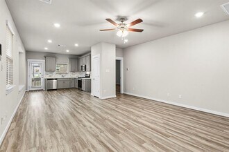 17200 Leafroller Dr in Pflugerville, TX - Building Photo - Building Photo