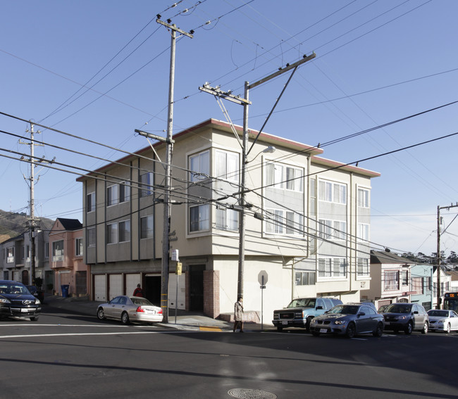 Castle Apartments in Daly City, CA - Building Photo - Building Photo