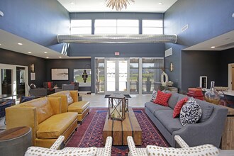 Kinsley Forest in Kansas City, MO - Building Photo - Interior Photo