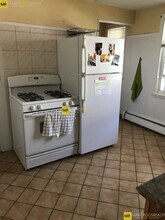 29 Chetwynd Rd, Unit 2 in Somerville, MA - Building Photo - Building Photo