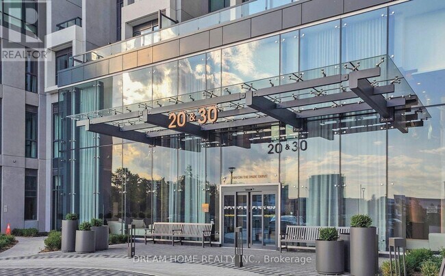 30 Inn On The Pk Dr in Toronto, ON - Building Photo - Building Photo