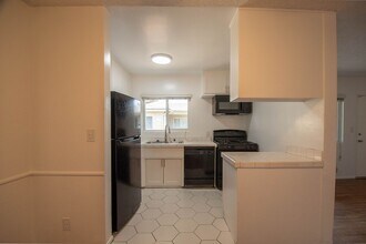 15033 Burbank Blvd, Unit 05 in Los Angeles, CA - Building Photo - Building Photo