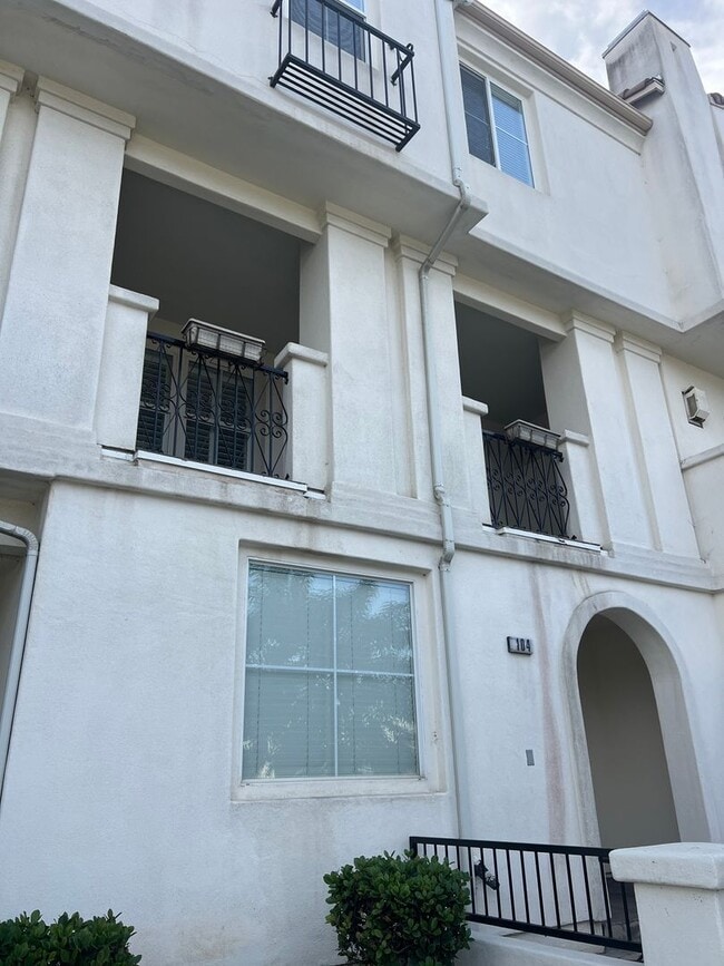 property at 104 W Santa Clara St