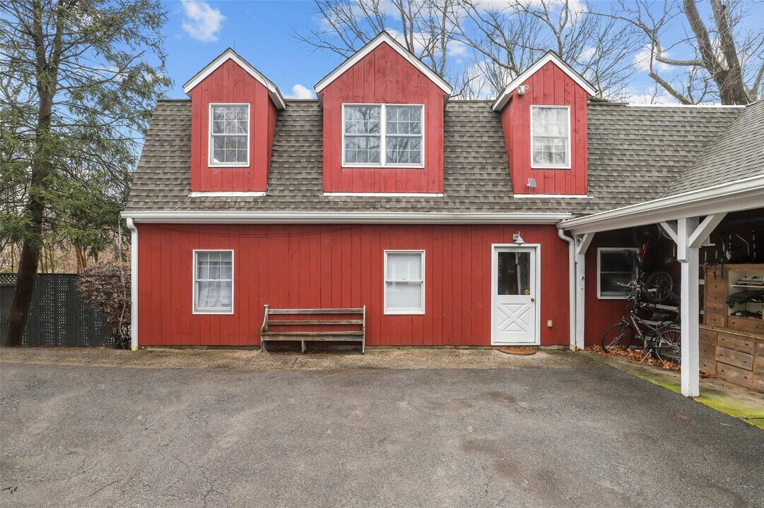 48 Fox Ln in Mt Kisco, NY - Building Photo