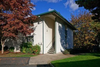 Amber Court Apartments in Aloha, OR - Foto de edificio - Building Photo