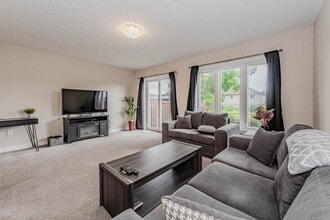 32 Mccann St in Guelph, ON - Building Photo - Building Photo