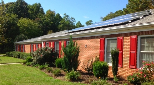 Holly Court in Kilmarnock, VA - Building Photo