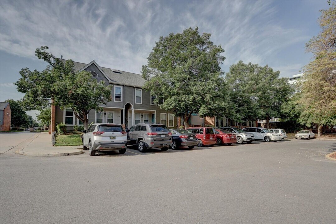 1201 Galapago St in Denver, CO - Building Photo