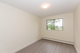 Cambrian Place in Edmonton, AB - Building Photo - Building Photo